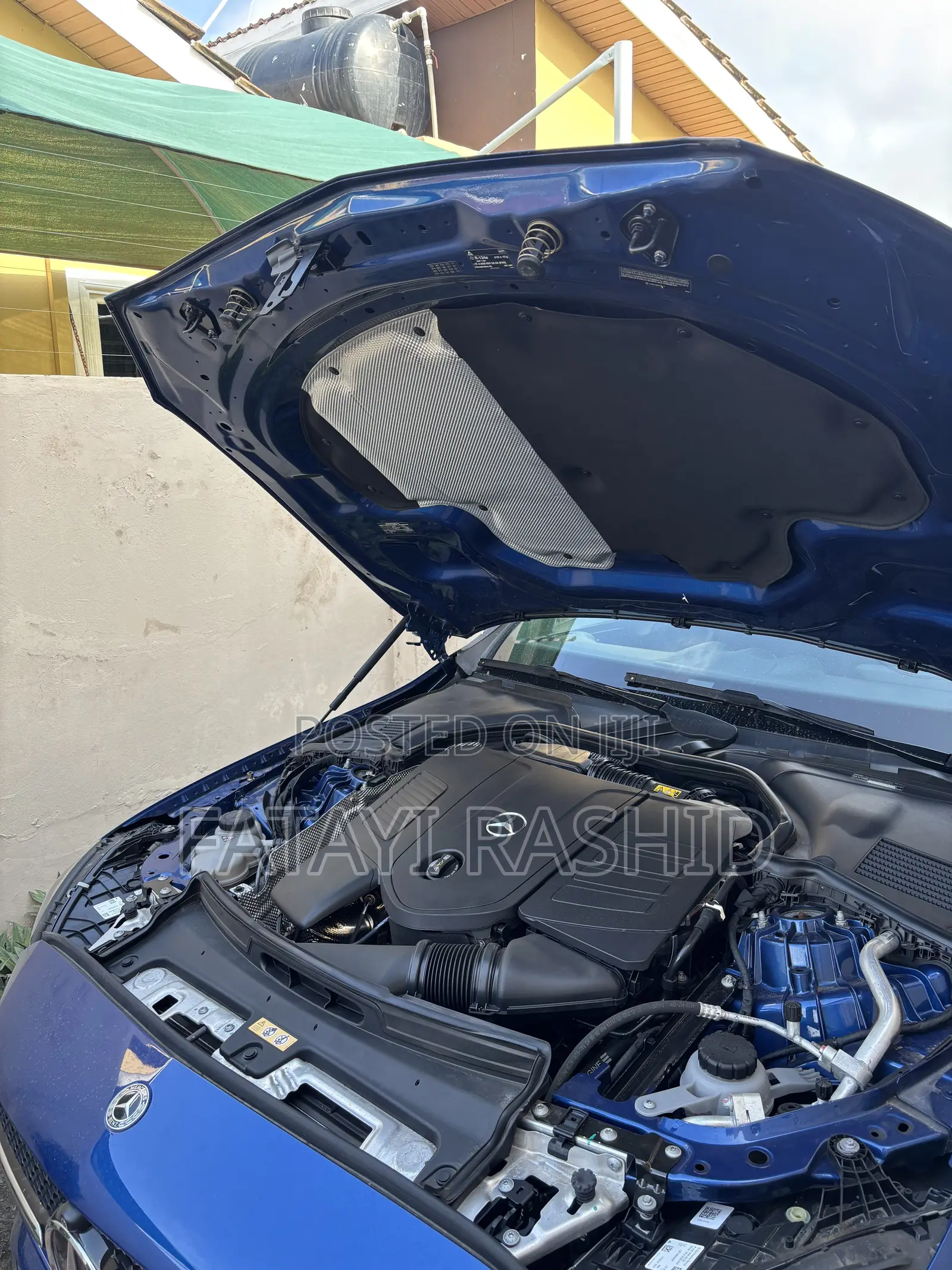 Mercedes-Benz C300 2023 Blue
