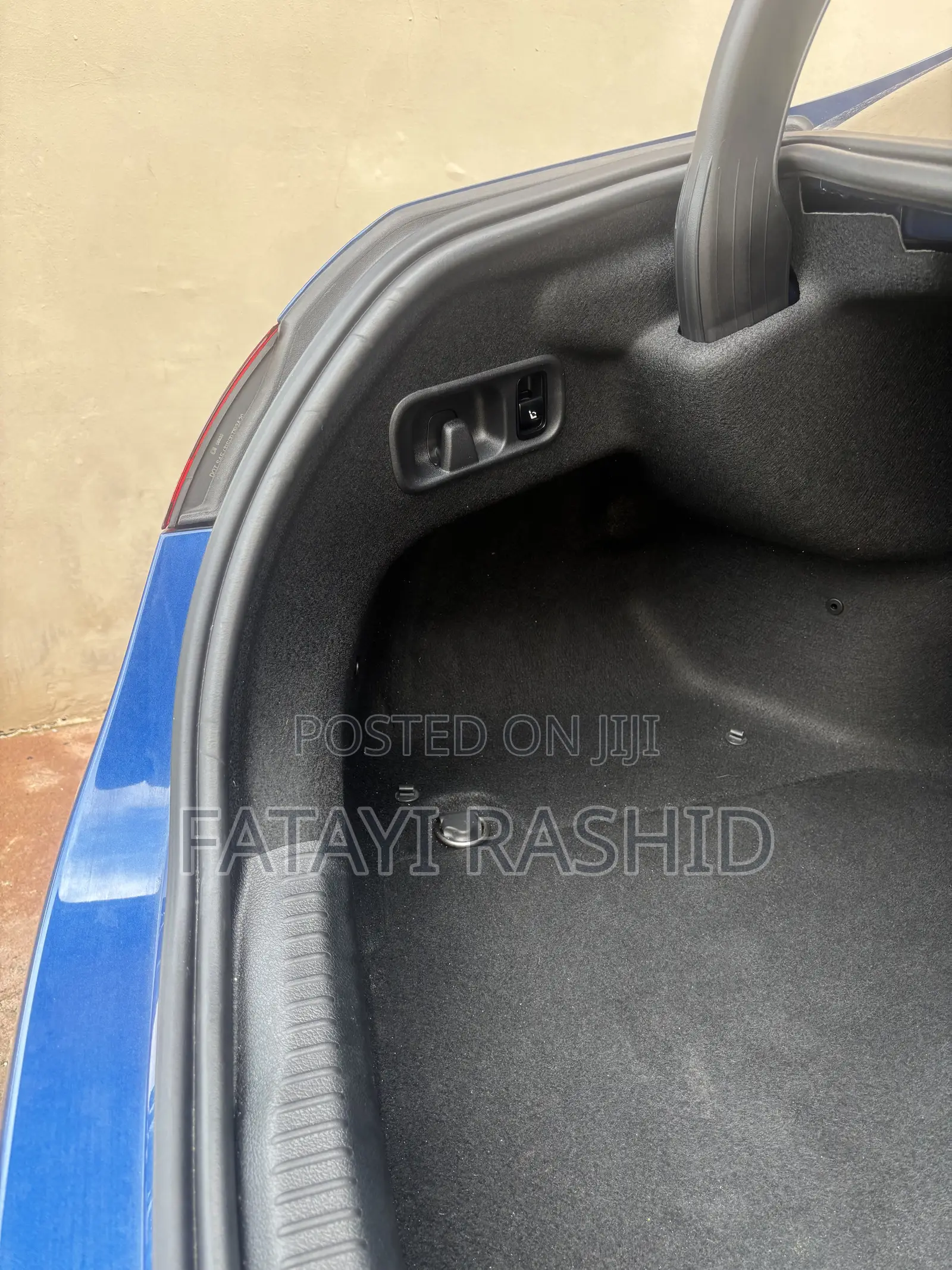 Mercedes-Benz C300 2023 Blue