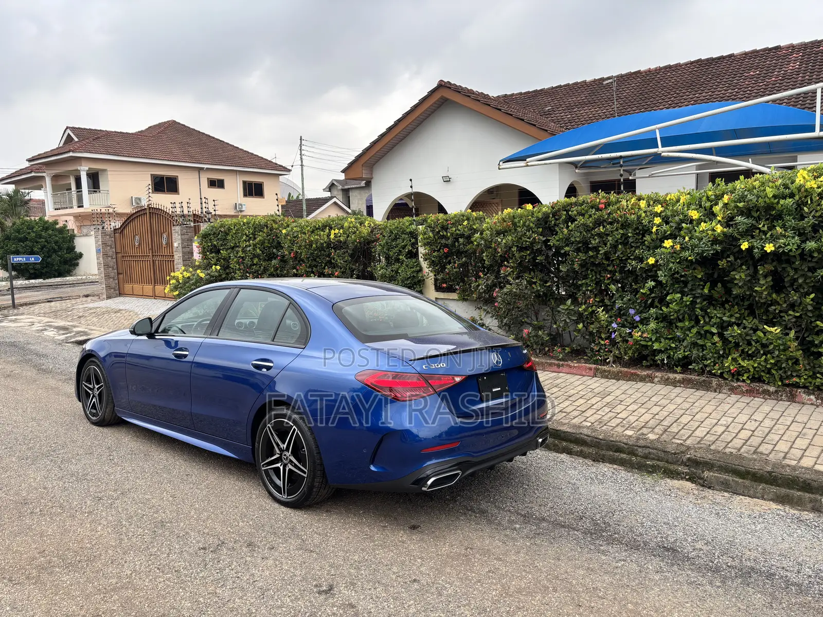 Mercedes-Benz C300 2023 Blue