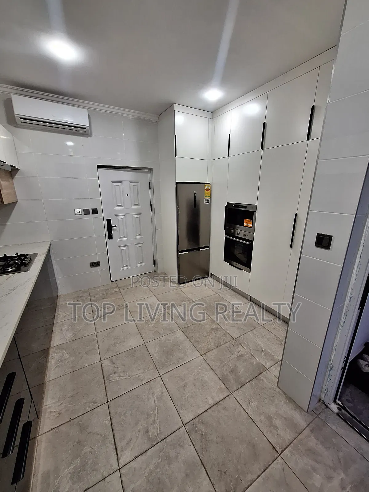 Furnished 4bdrm Townhouse / Terrace in Gate, Ashaley Botwe for rent