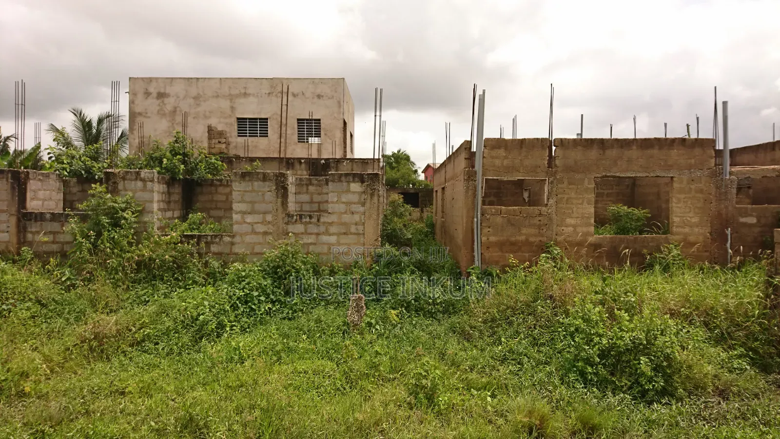 6bdrm Apartment in Awutu Senya East Municipal for sale