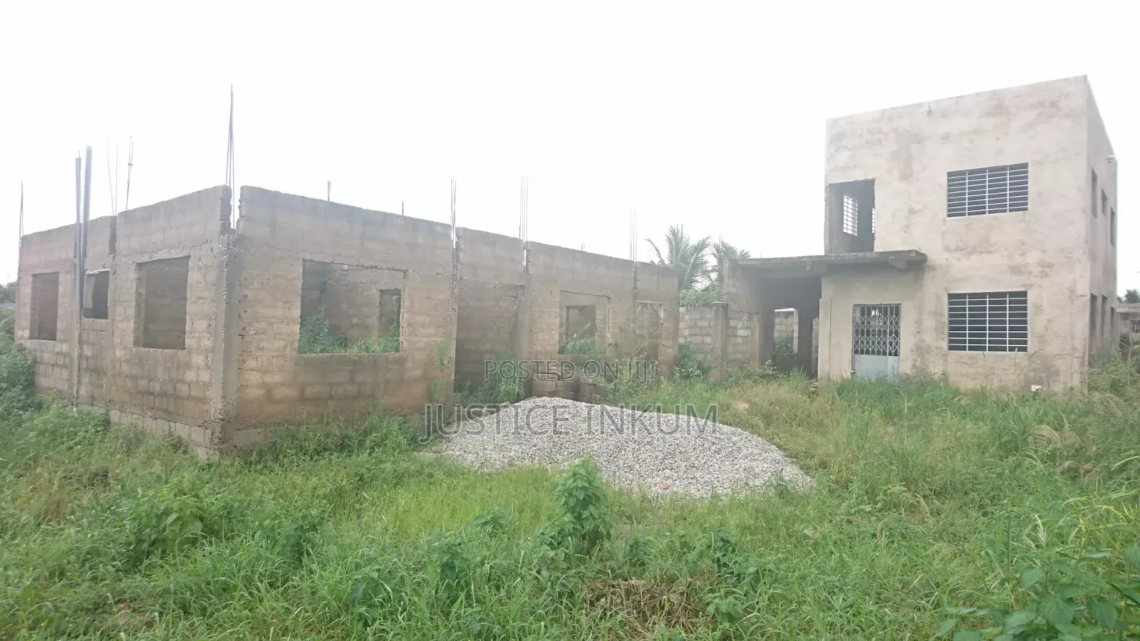 6bdrm Apartment in Awutu Senya East Municipal for sale