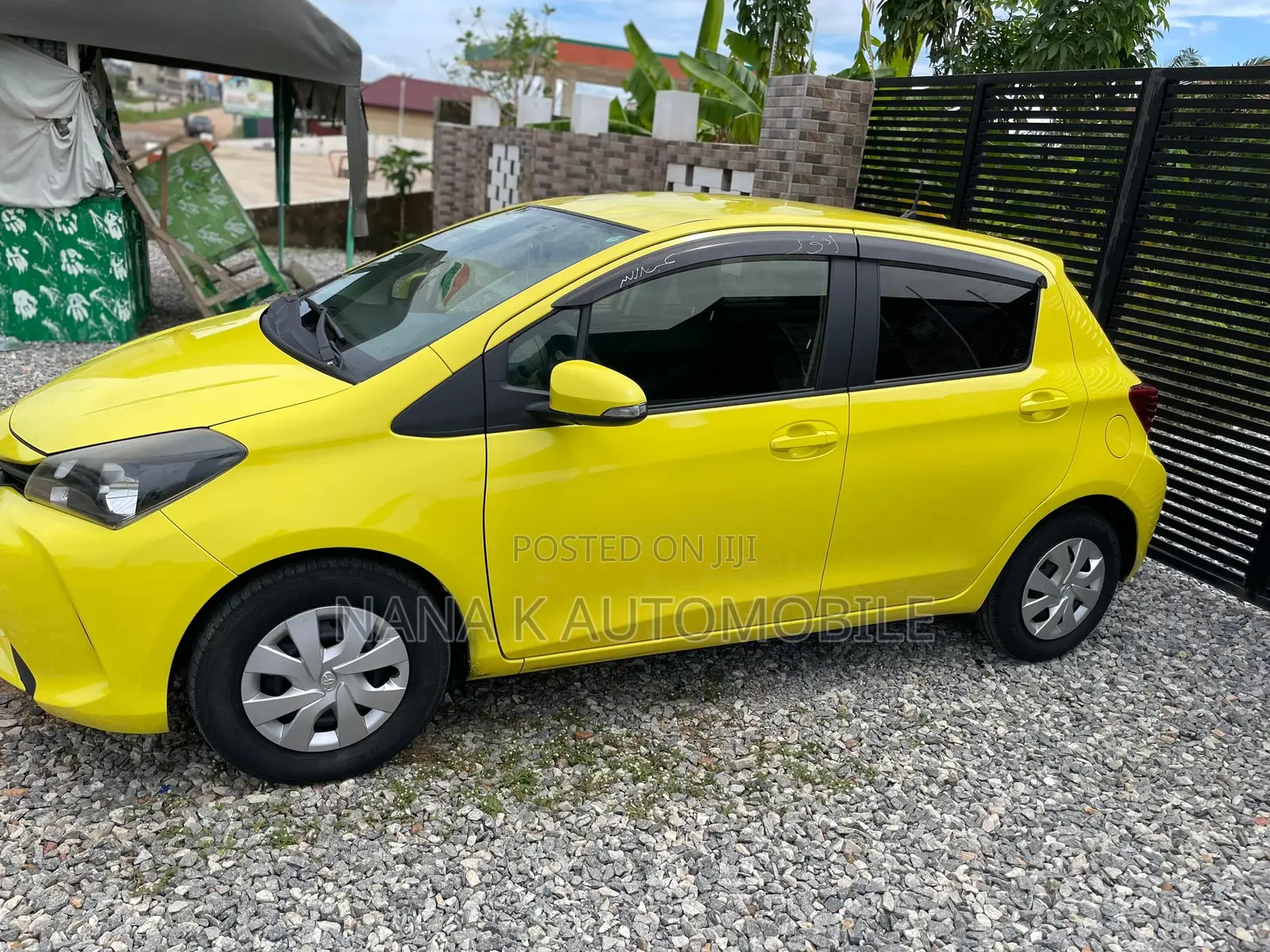 Toyota Vitz 2014 Yellow