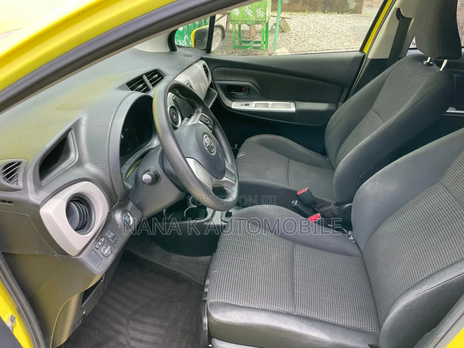 Toyota Vitz 2014 Yellow