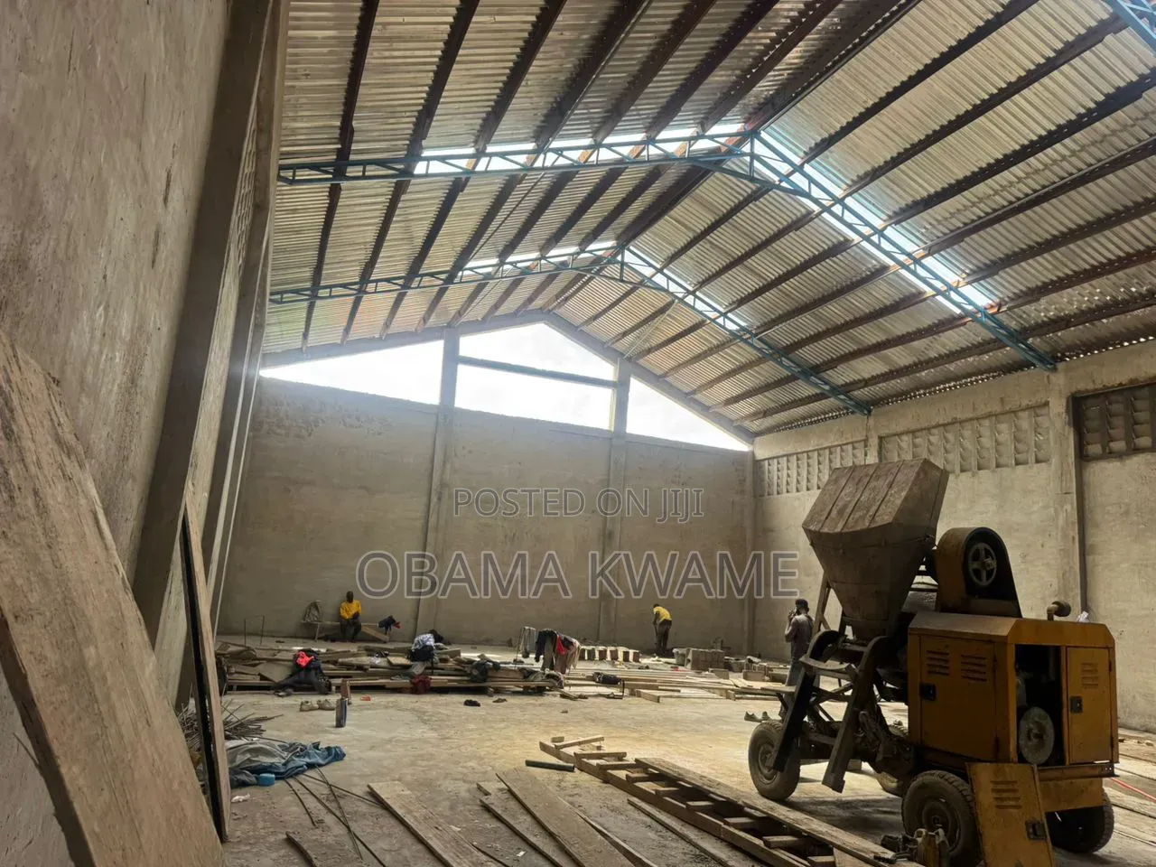 500 SQM Warehouse With 
2 Units of 2bedroom Apartment
Big Office Space