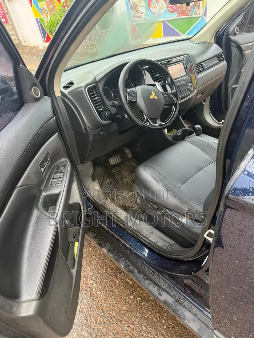Mitsubishi Outlander 2016 Blue