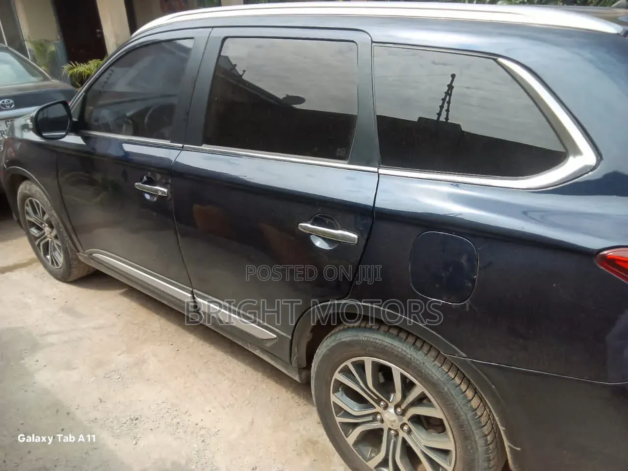Mitsubishi Outlander 2016 Blue