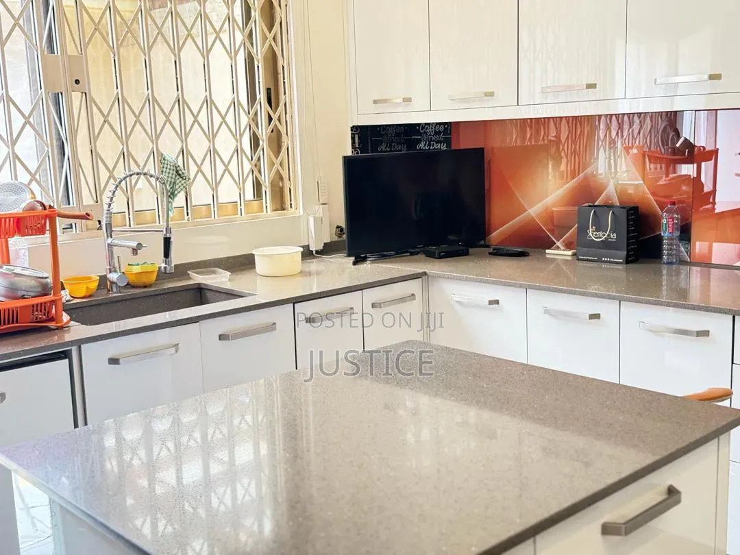 Furnished 6bdrm Villa in Labone, Celsbridge Area for rent