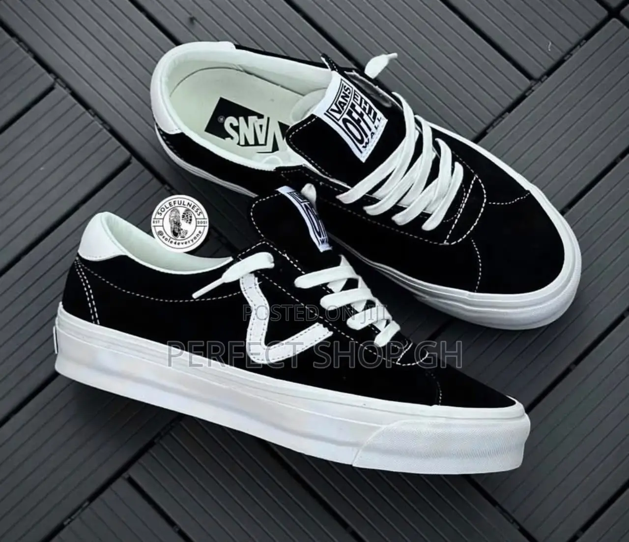 Vans Sneakers – Premium Quality | Stylish, Comfortable Durable