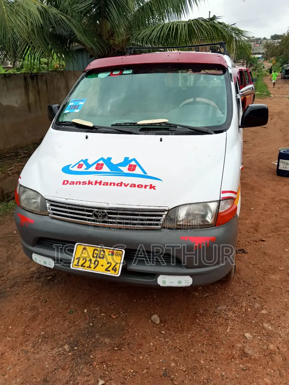 Toyota HiAce 2010 Red