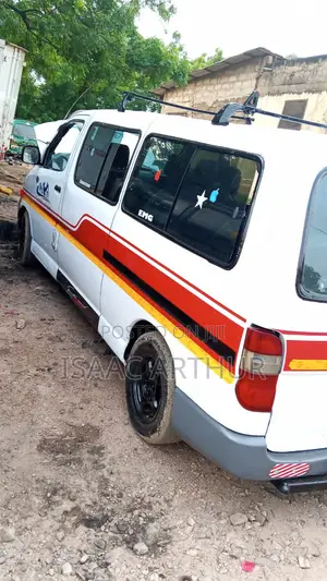 Toyota HiAce 2010 Red