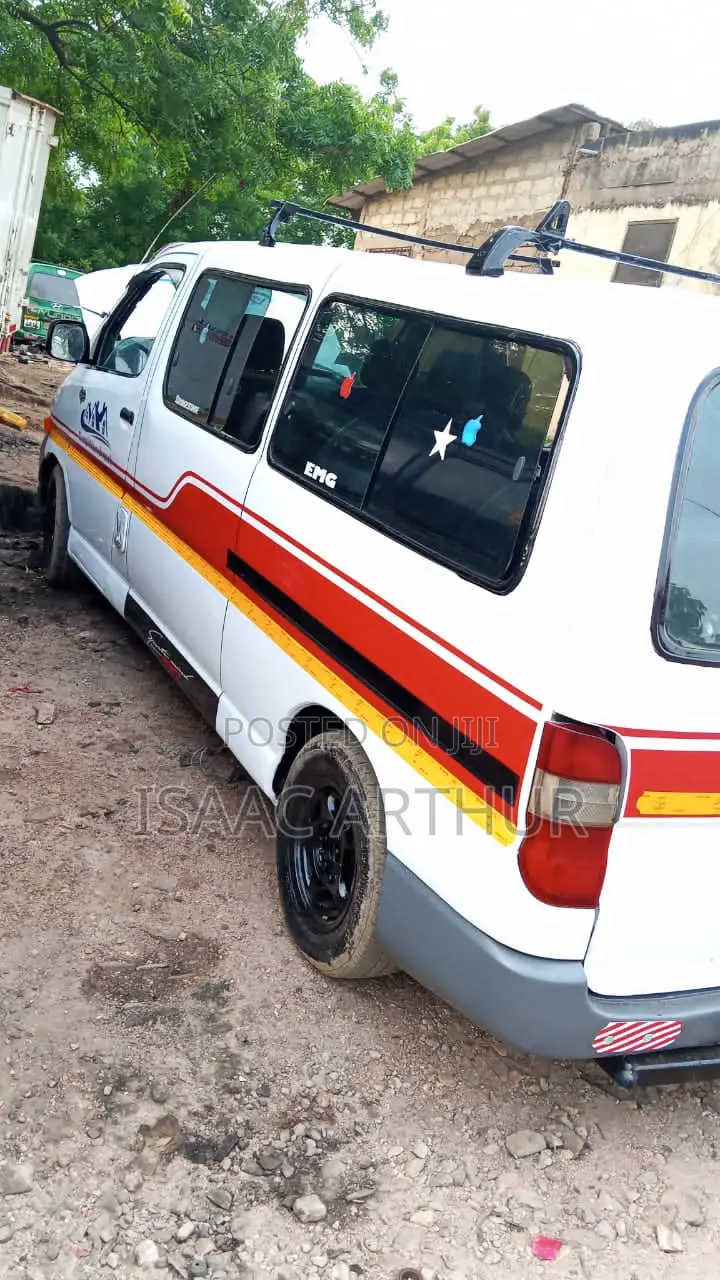 Toyota HiAce 2010 Red