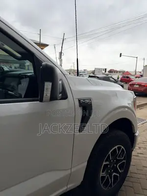 Ford F-150 XLT 2022 White