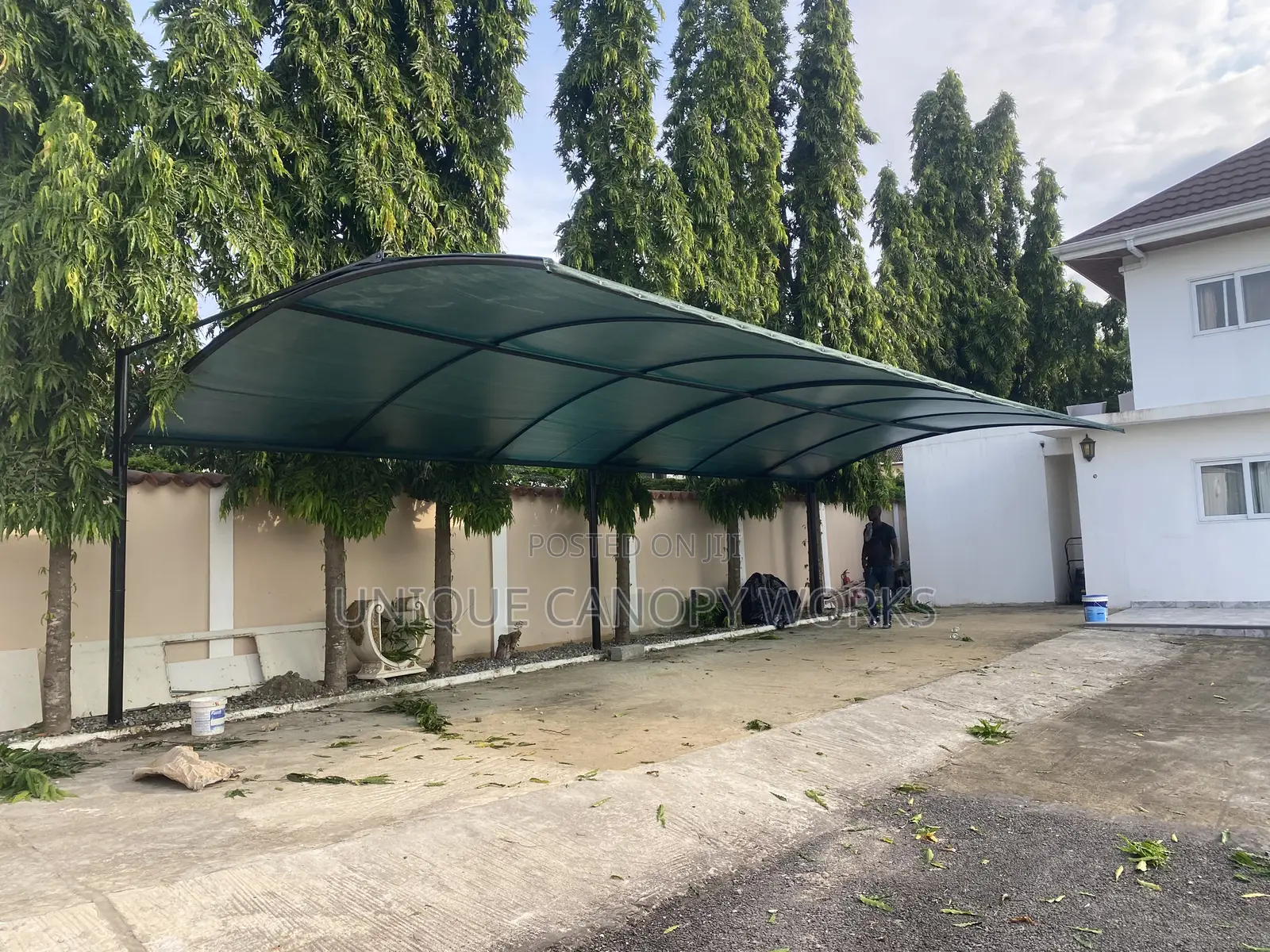 Car Park for 4 Cars Available