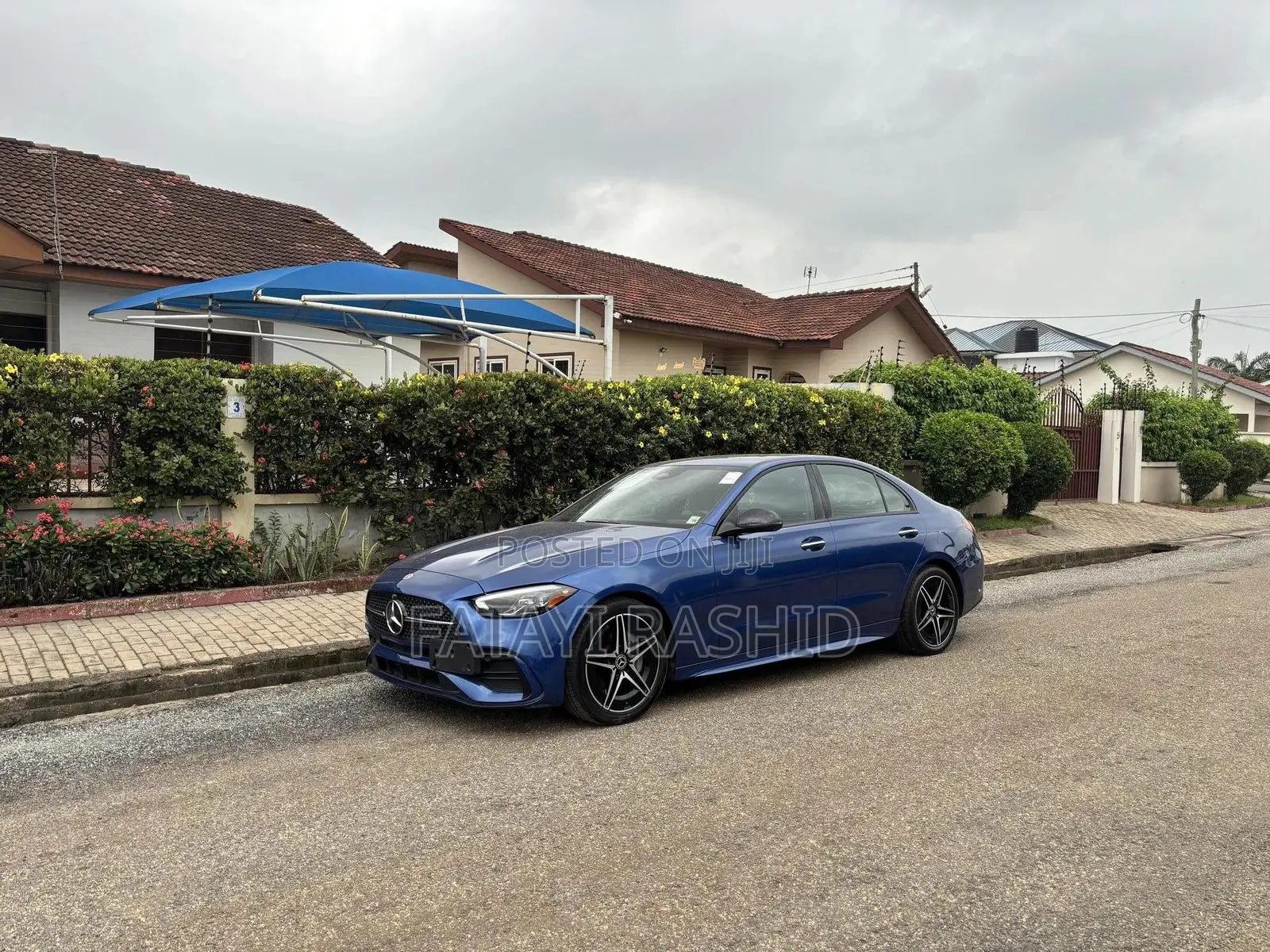 Mercedes-Benz C300 2023 Blue