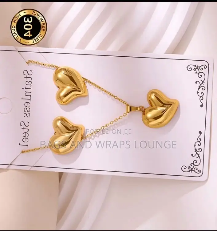 Bags and Wraps Lounge