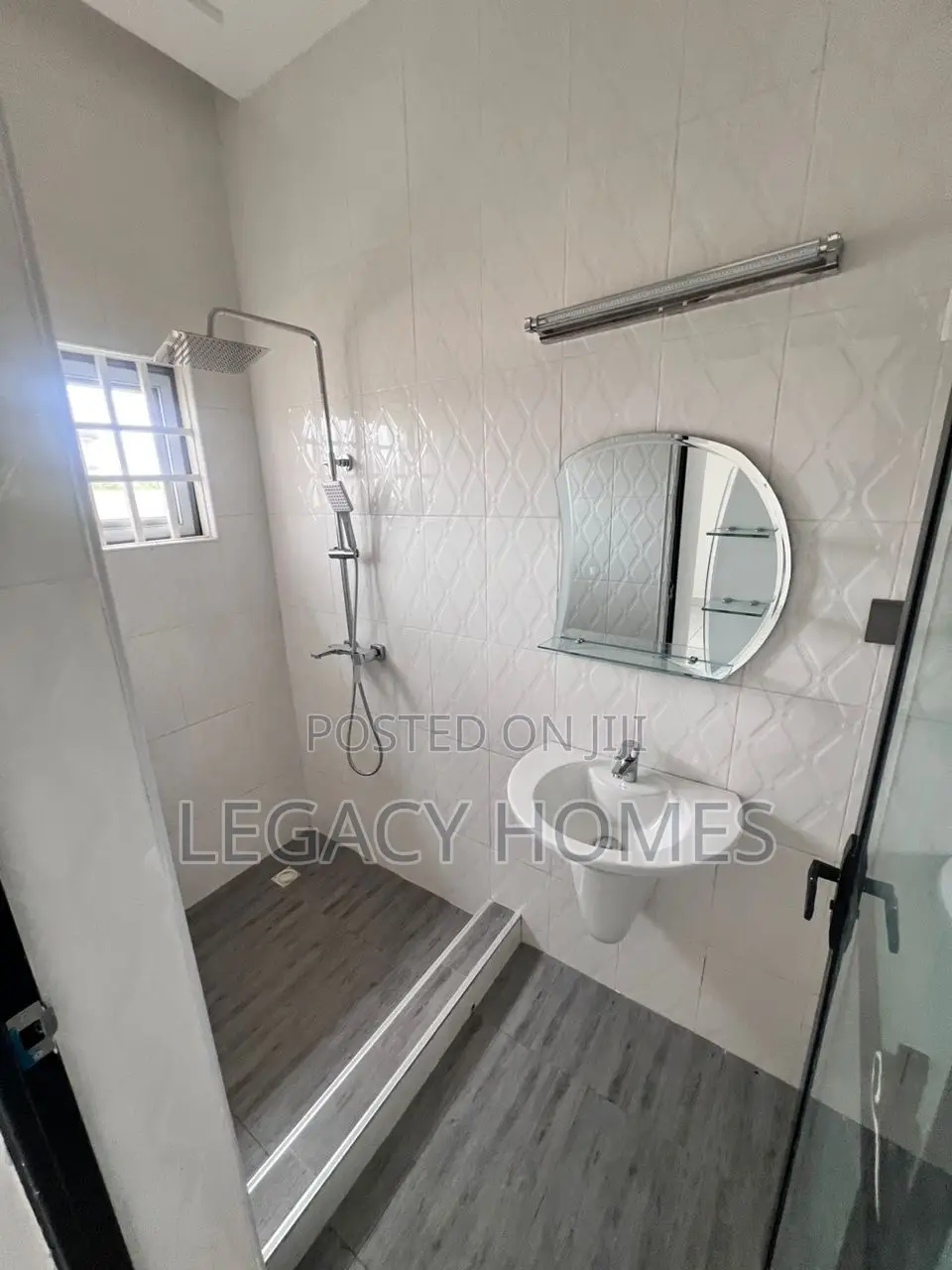 3bdrm House in Adenta, Barrier for sale