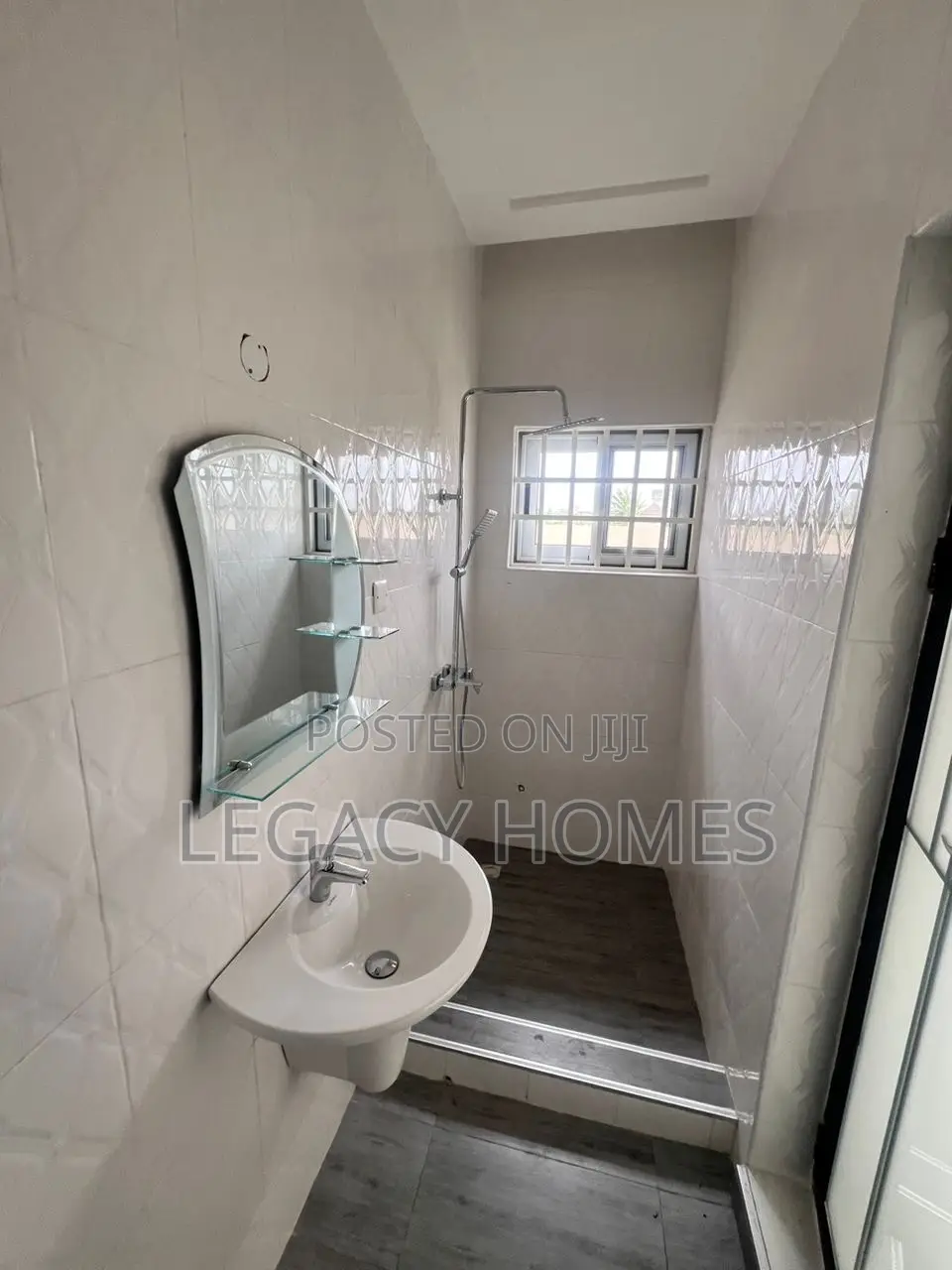3bdrm House in Adenta, Barrier for sale