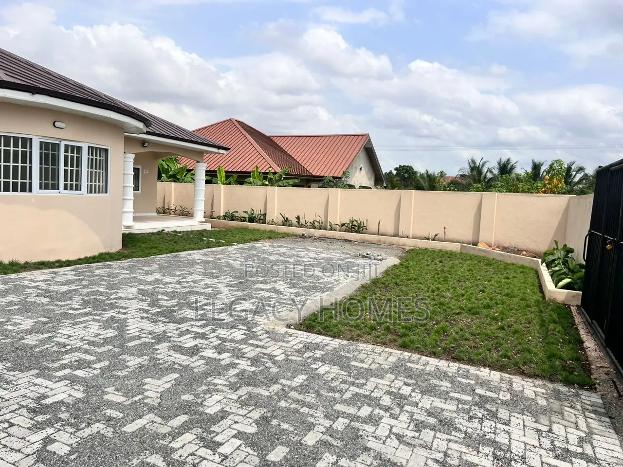 3bdrm House in Adenta, Barrier for sale