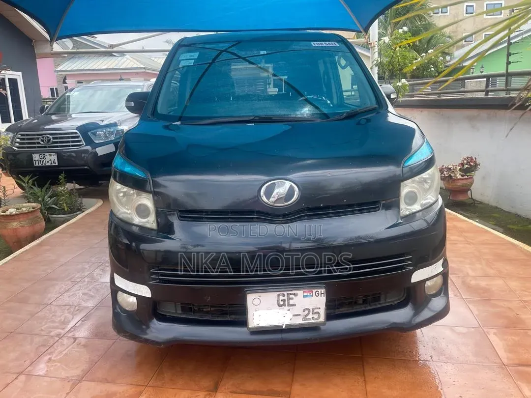 Toyota Voxy 2010 Black