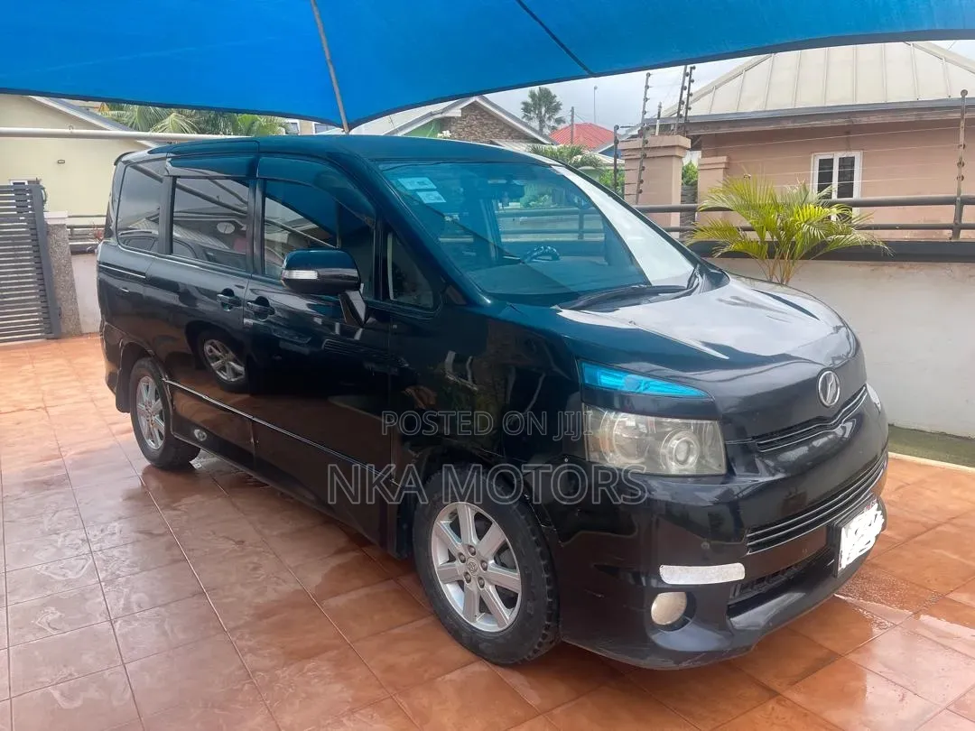 Toyota Voxy 2010 Black