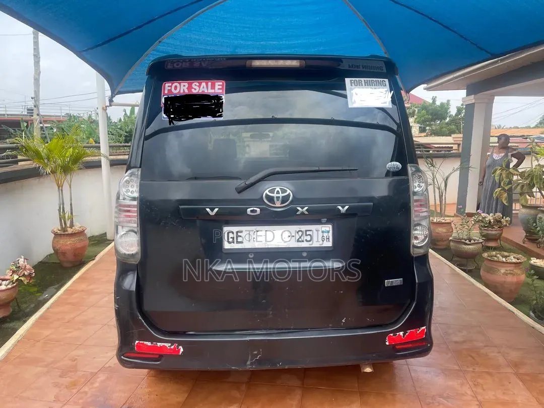 Toyota Voxy 2010 Black