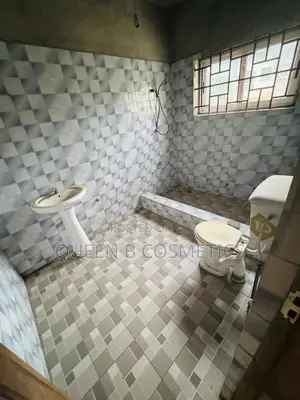 4bdrm Apartment in Adoagyiri, Ga East Municipal for rent