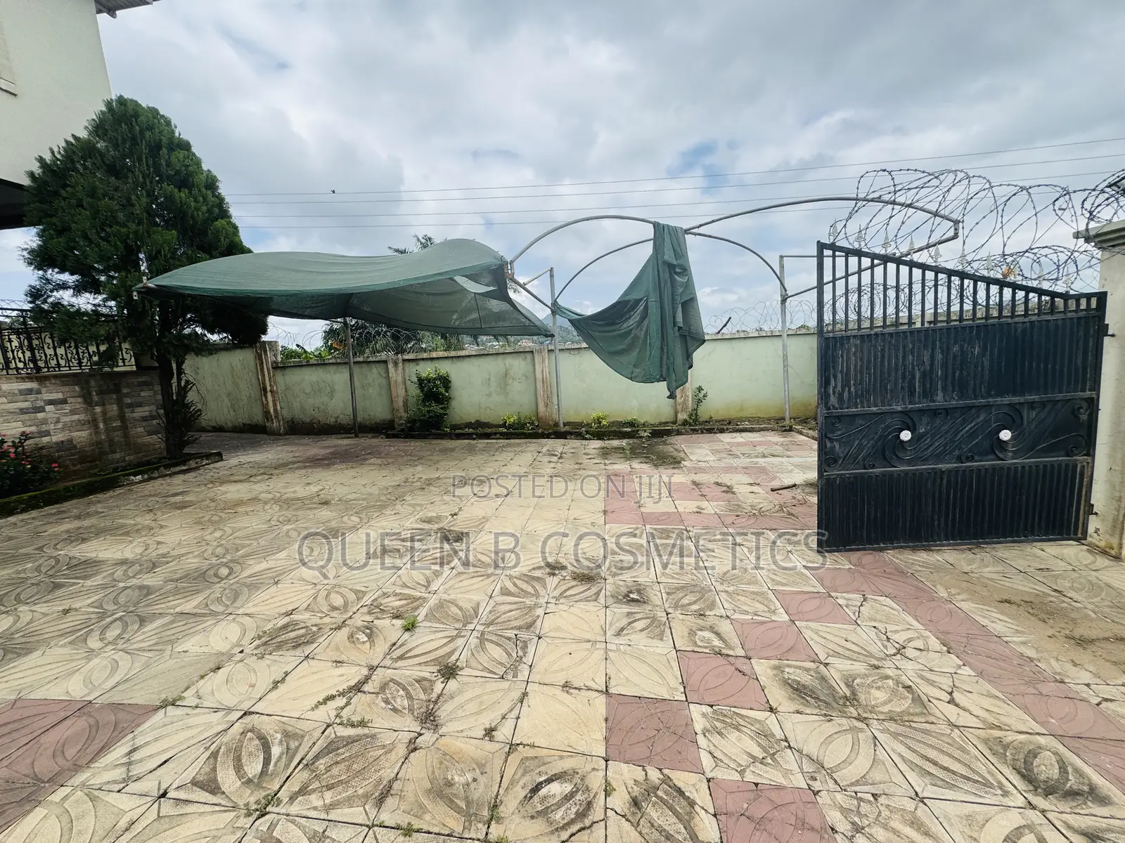 4bdrm Apartment in Adoagyiri, Ga East Municipal for rent
