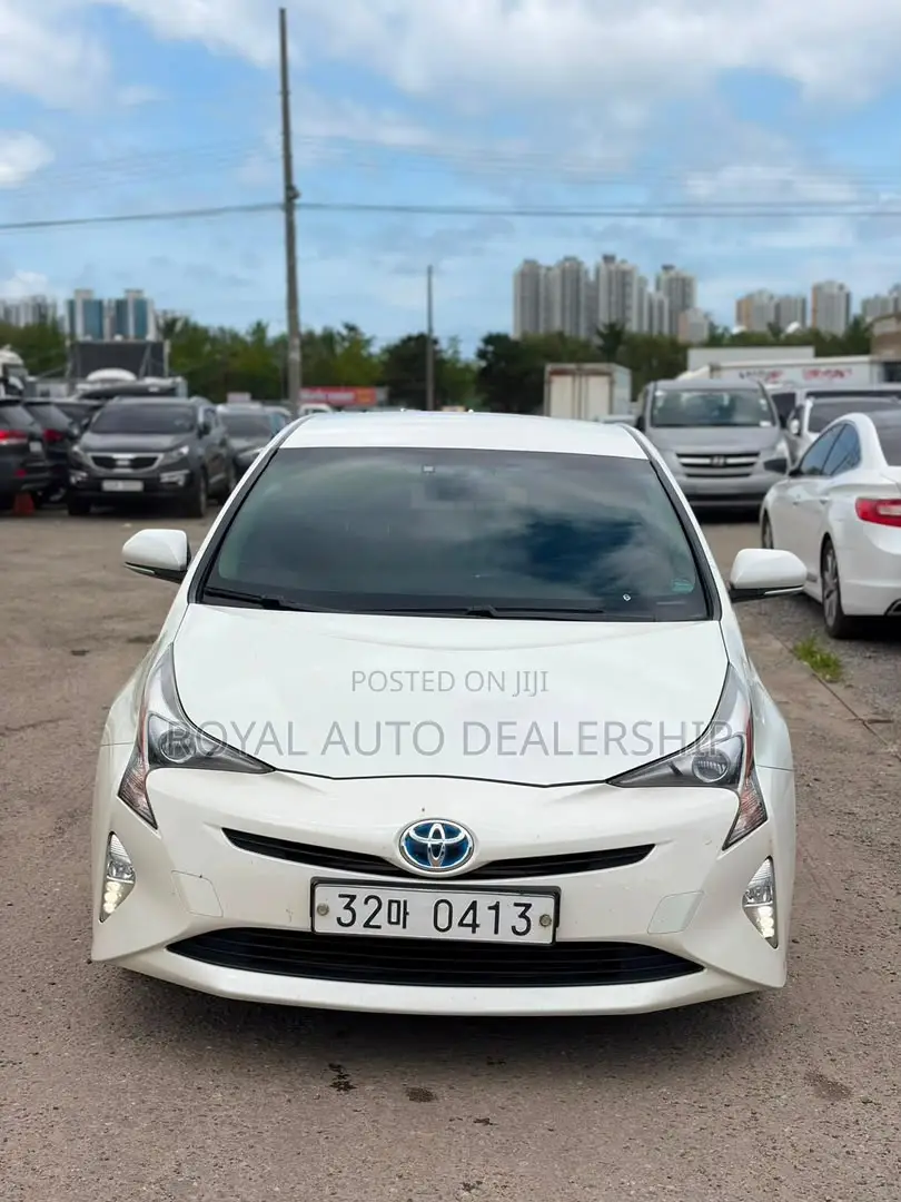 Toyota Prius One 2017 White