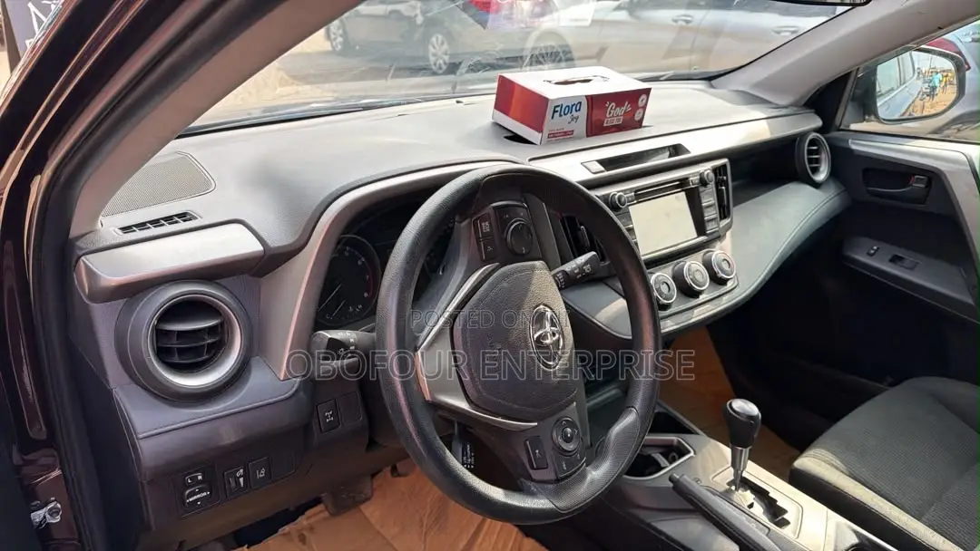 Toyota RAV4 LE 4dr SUV AWD (2.5L 4cyl 6A) 2018 Beige