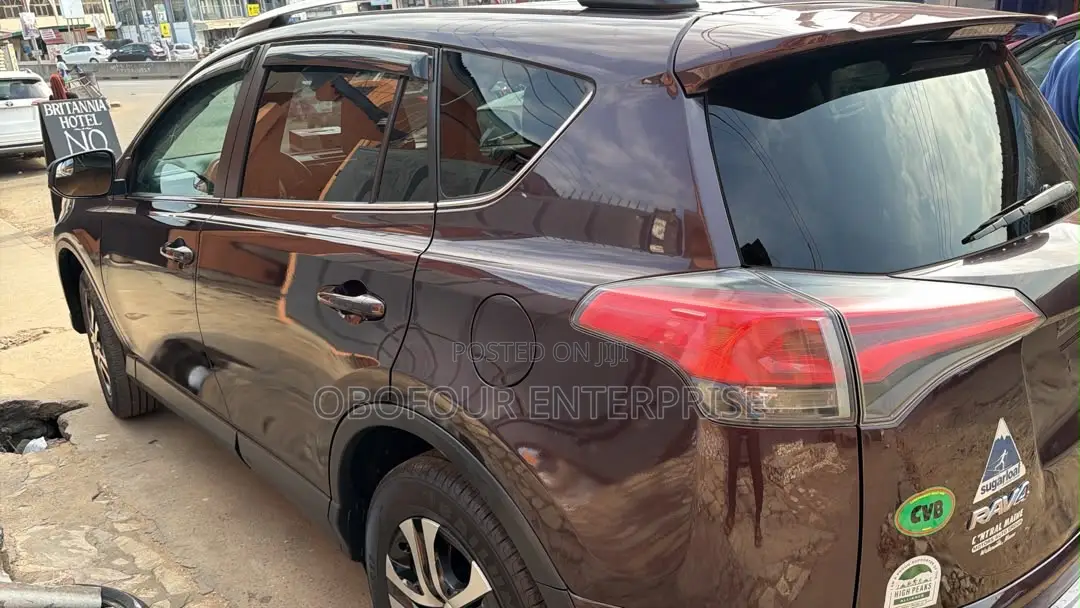 Toyota RAV4 LE 4dr SUV AWD (2.5L 4cyl 6A) 2018 Beige