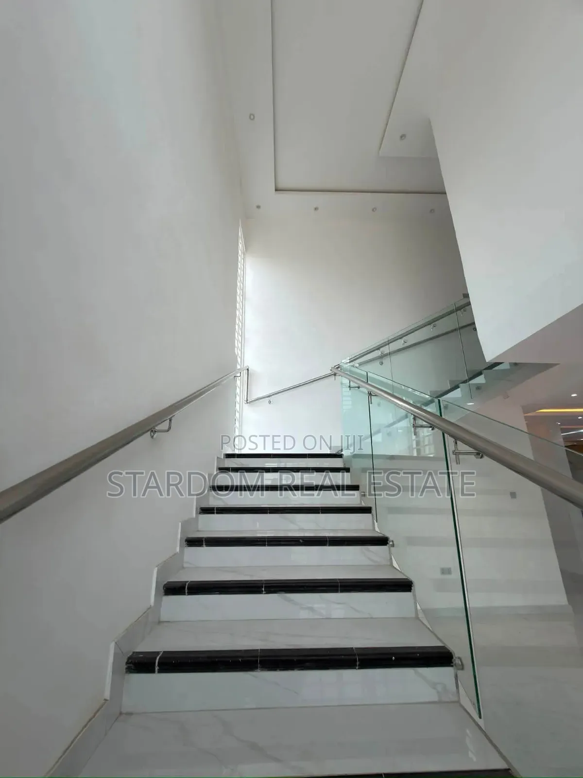 4bdrm Duplex in East Legon Ogbojo, American House for sale