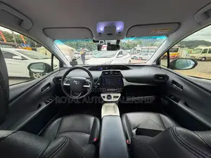 Toyota Prius One 2017 White