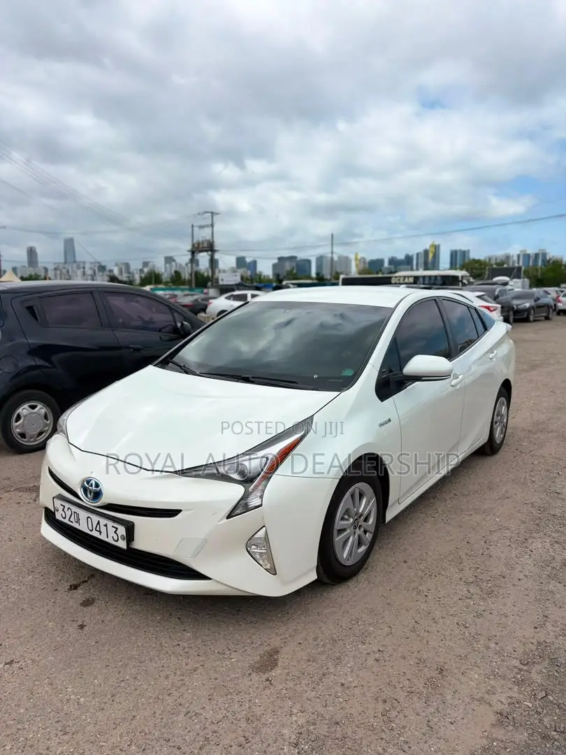 Toyota Prius One 2017 White