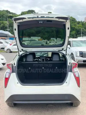 Toyota Prius One 2017 White