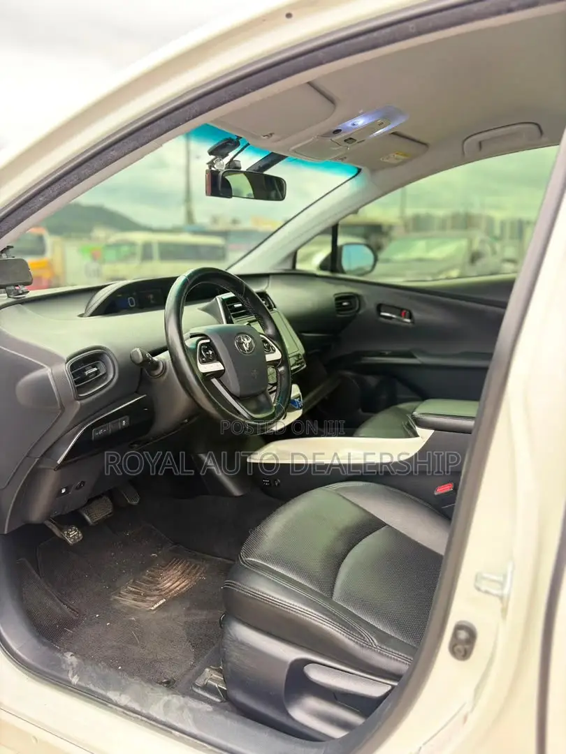 Toyota Prius One 2017 White