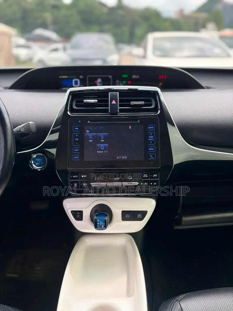 Toyota Prius One 2017 White