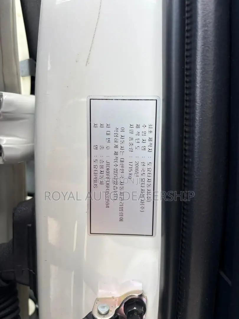 Toyota Prius One 2017 White