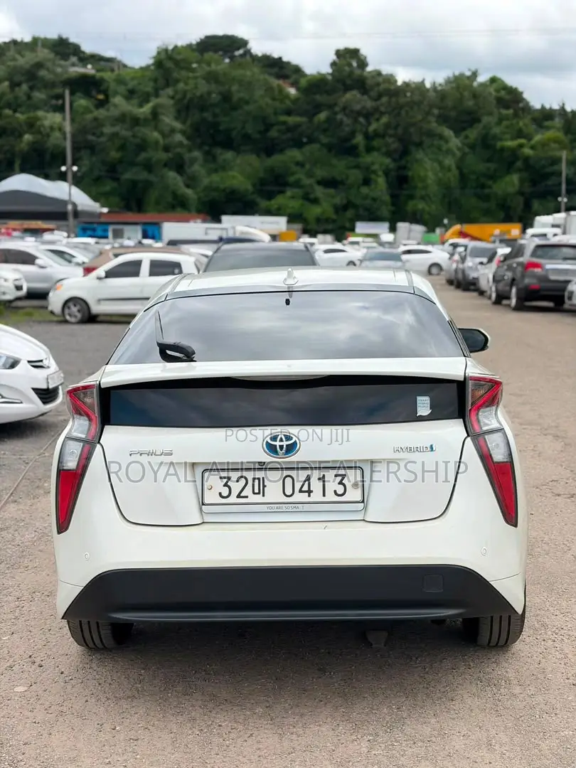 Toyota Prius One 2017 White