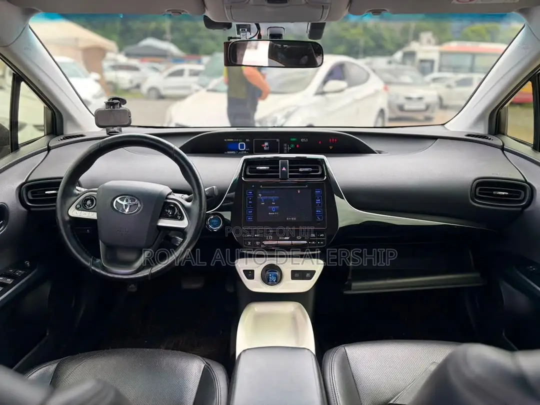 Toyota Prius One 2017 White