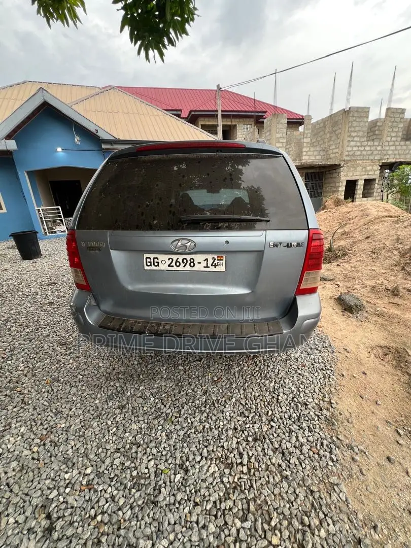 Hyundai Entourage 2008 Gray