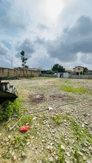 4bdrm Apartment in Pokuase for sale