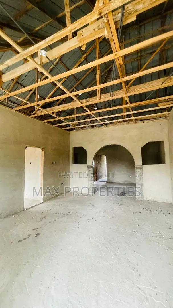 4bdrm Apartment in Pokuase for sale