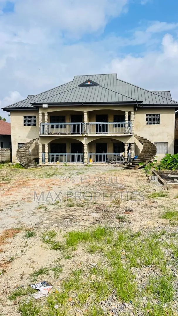 4bdrm Apartment in Pokuase for sale