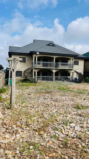 4bdrm Apartment in Pokuase for sale