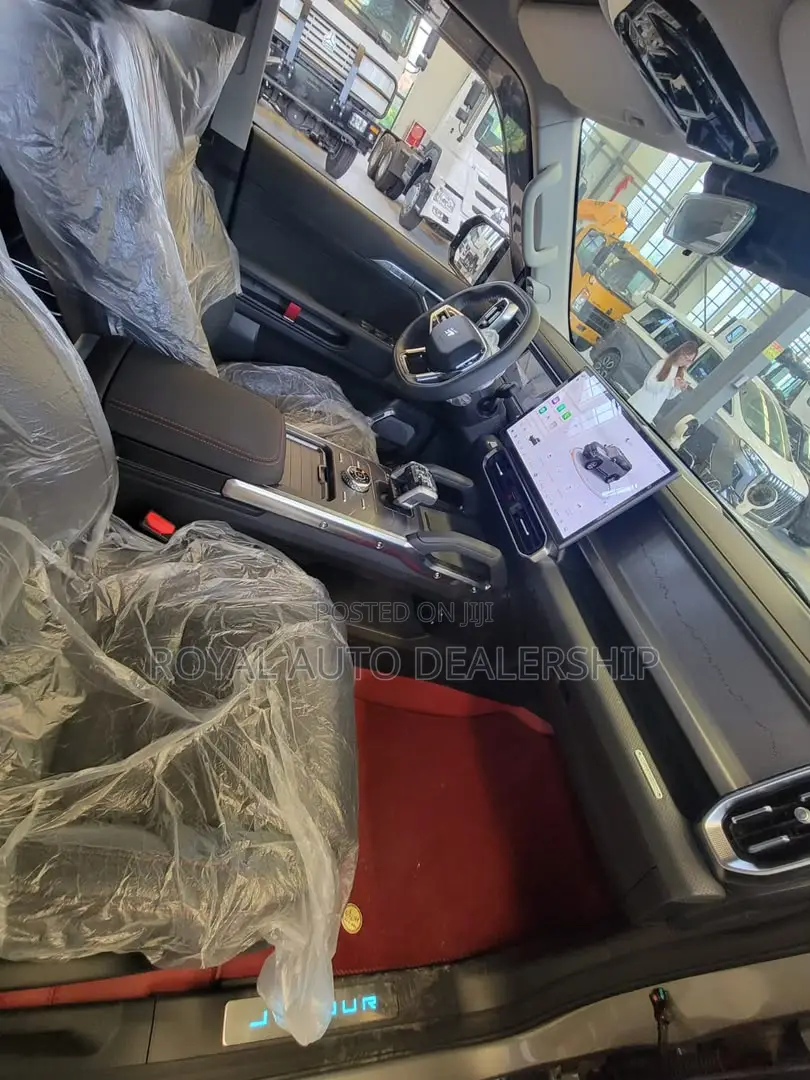 Jetour T2 2.0 Petrol AWD 2024 Gold
