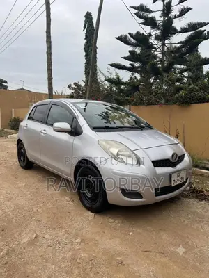 Toyota Vitz 2010 Pearl