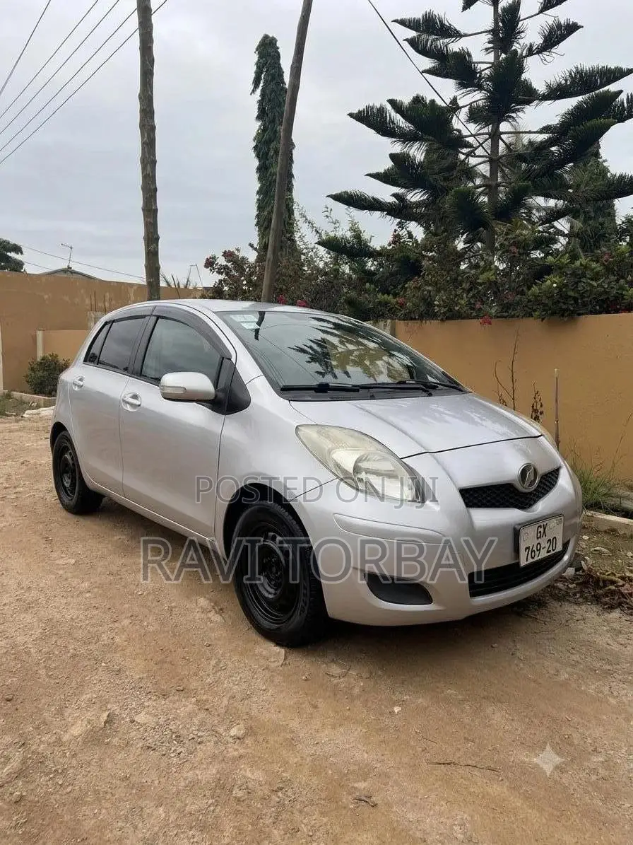 Toyota Vitz 2010 Pearl