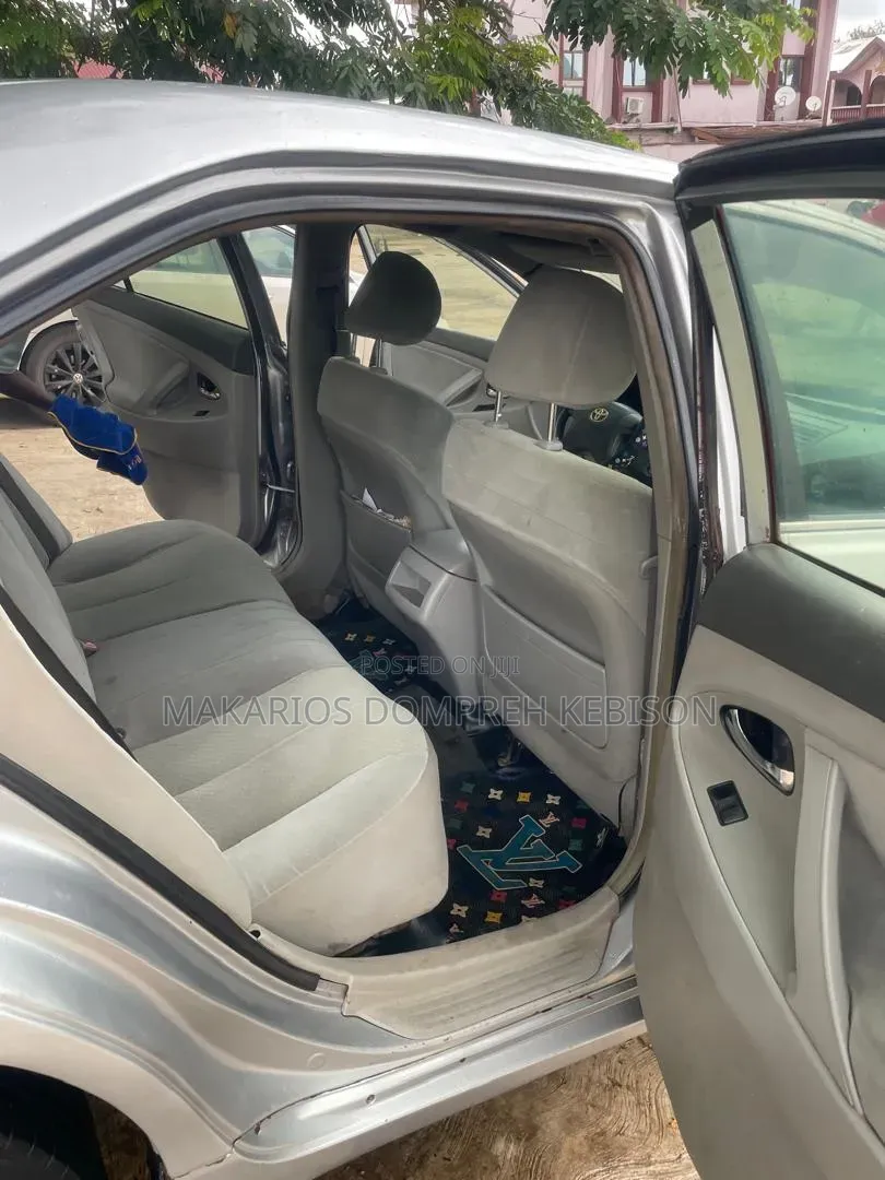 Toyota Camry 2010 Silver