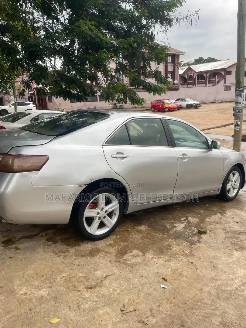 Toyota Camry 2010 Silver